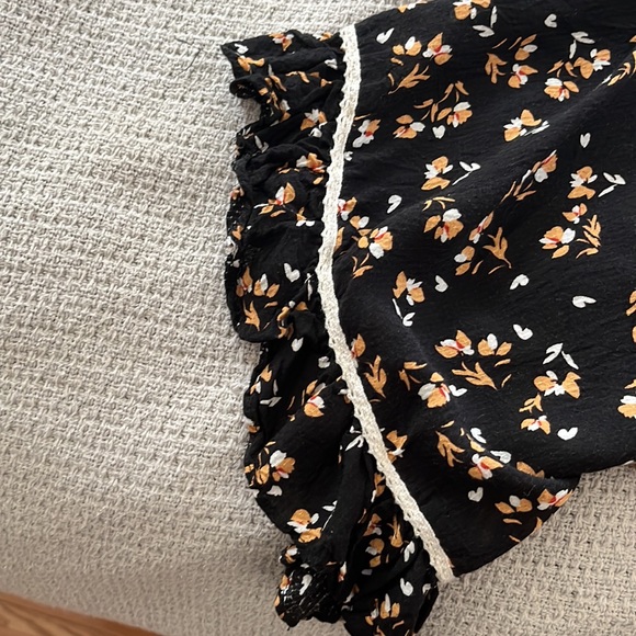 Like new blouse - Picture 4 of 4